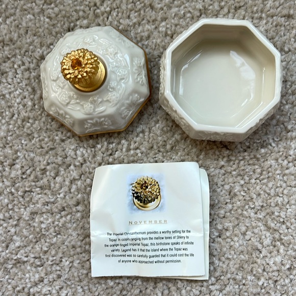 NWOB LENOX November Birthstone Two Piece Trinket Box Ivory Porcelain Topaz - Picture 6 of 7